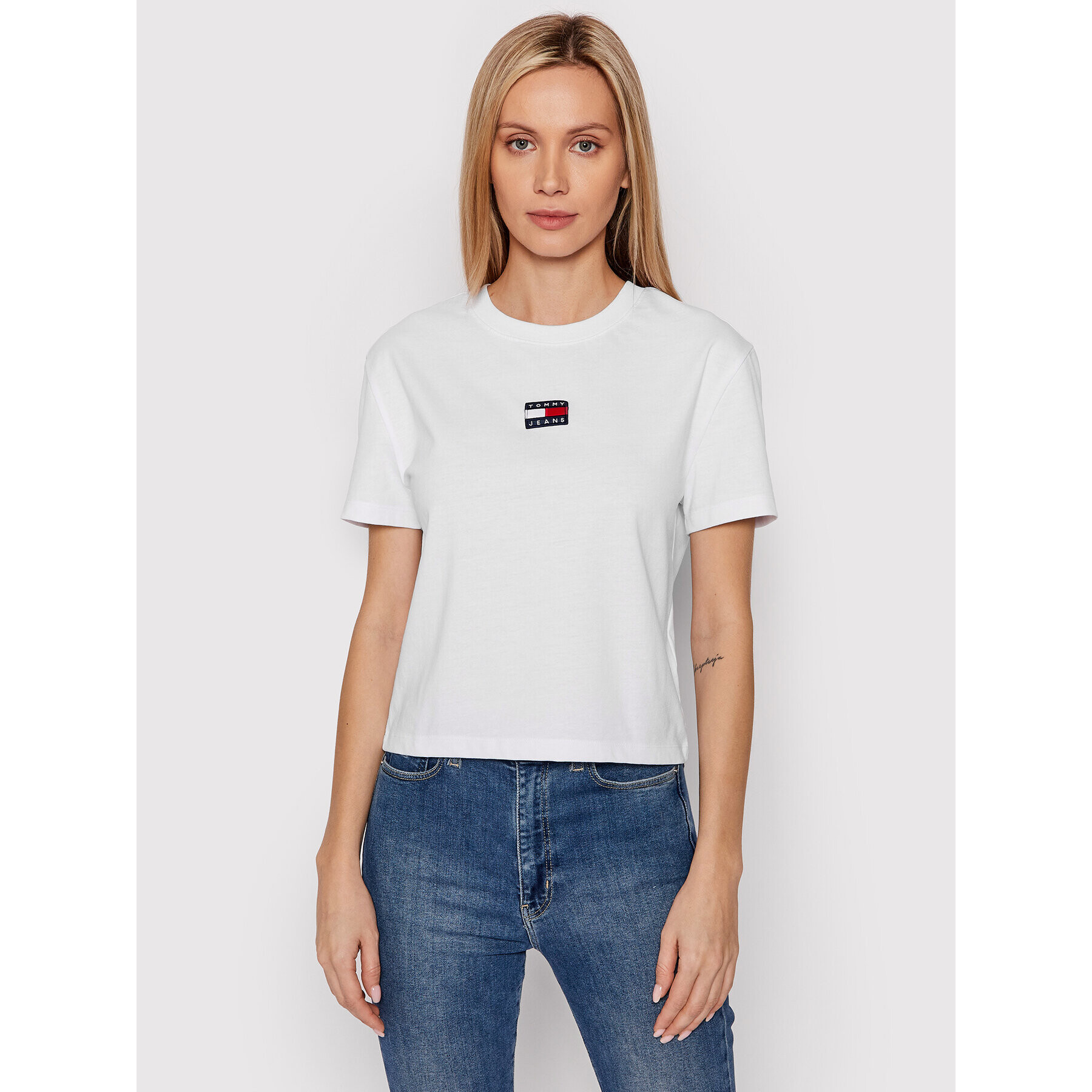 Tommy Jeans Póló Center Badge DW0DW10404 Fehér Regular Fit - Pepit.hu