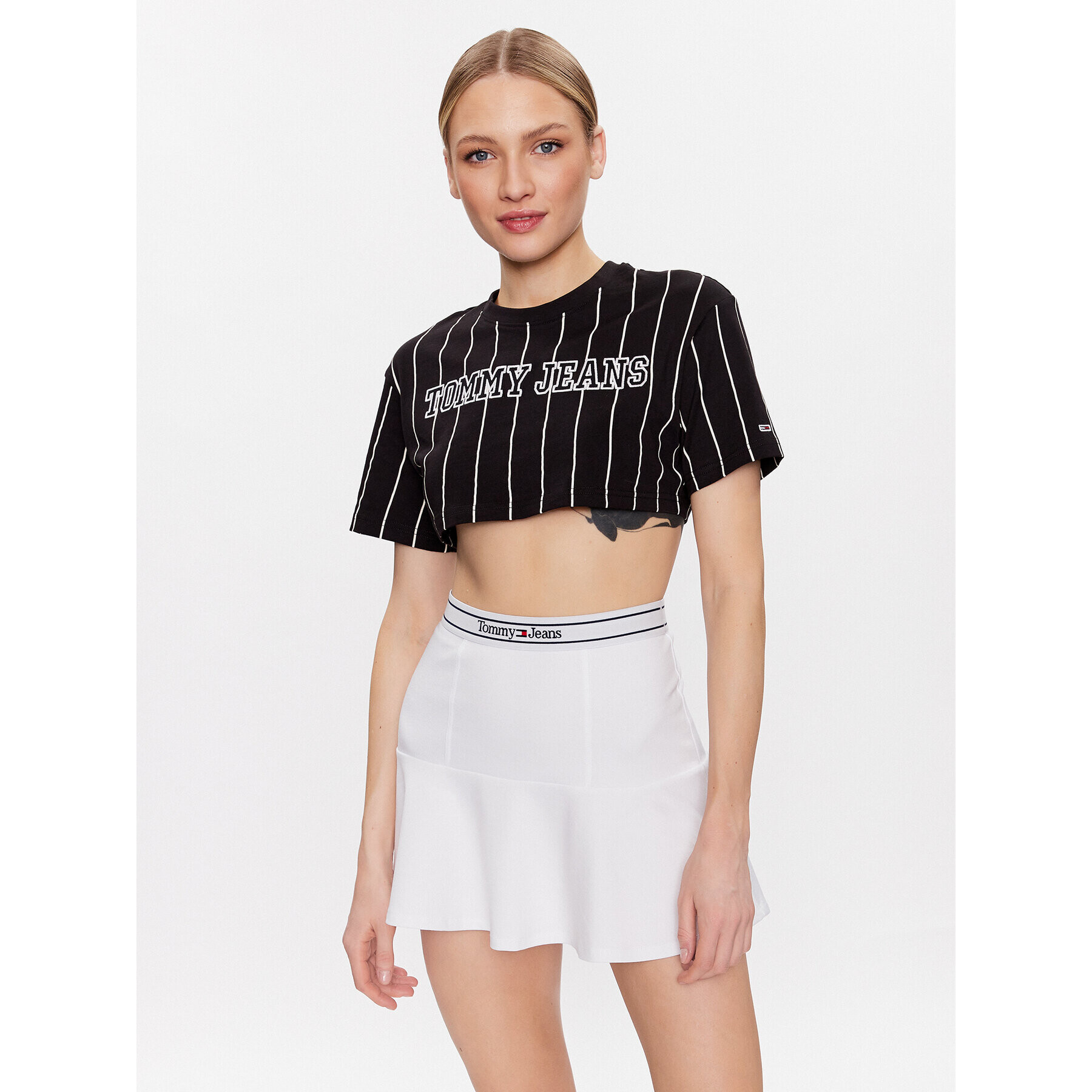 Tommy Jeans Póló DW0DW15464 Fekete Cropped Fit - Pepit.hu