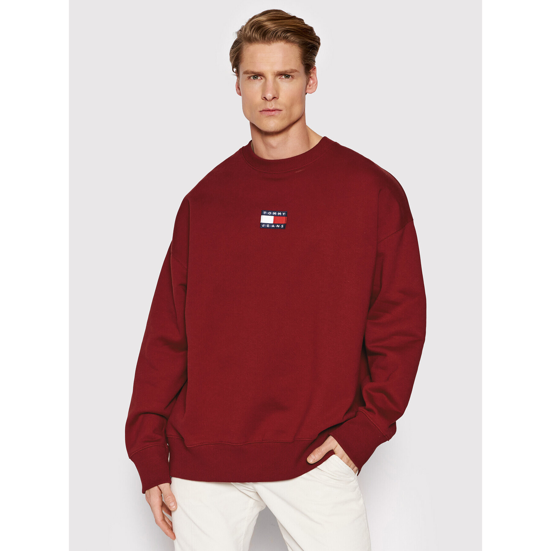 Tommy Jeans Pulóver Badge Crew DM0DM10911 Bordó Regular Fit - Pepit.hu