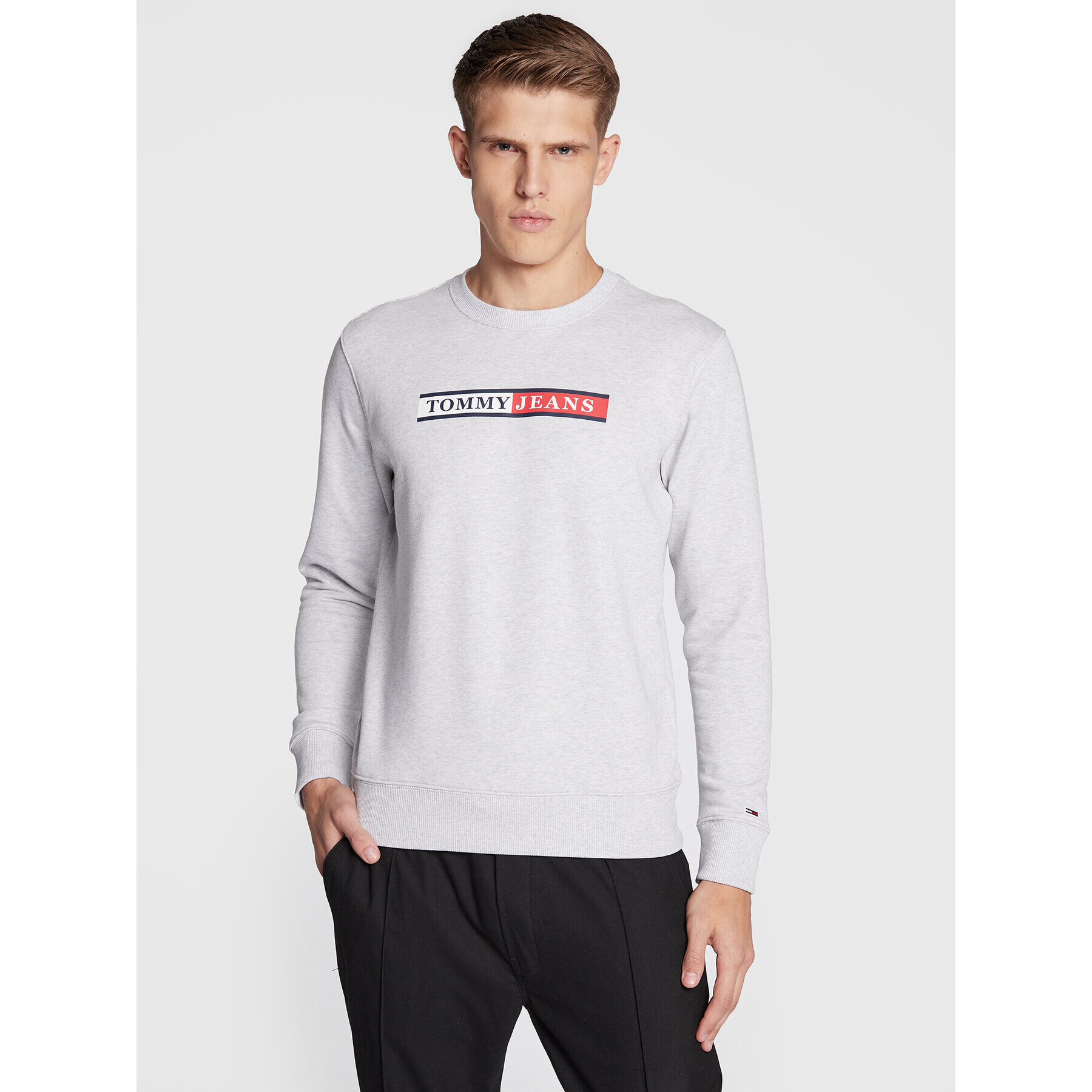 Tommy Jeans Pulóver Essential Graphic DM0DM15007 Szürke Regular Fit - Pepit.hu