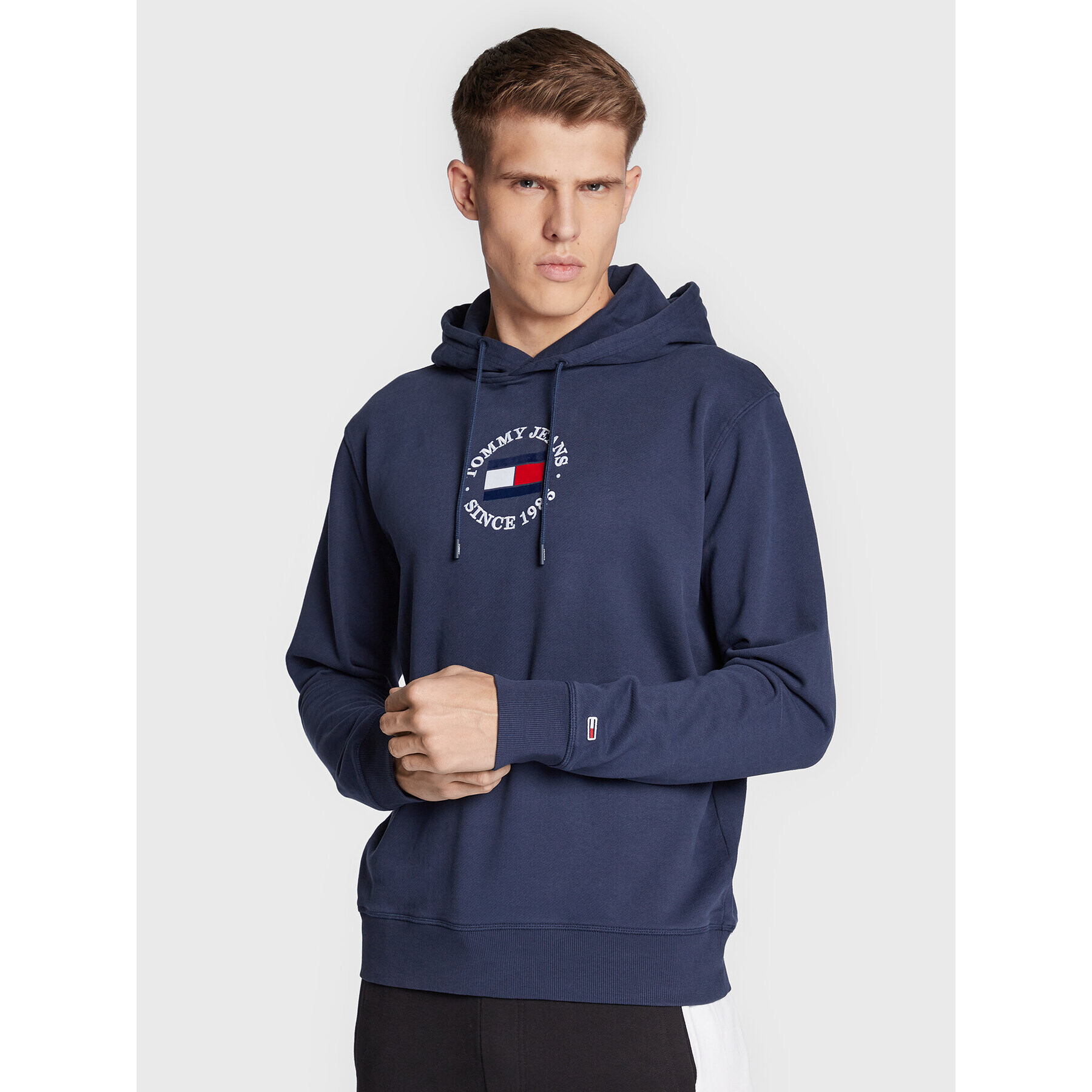 Tommy Jeans Pulóver Timeless DM0DM15010 Sötétkék Relaxed Fit - Pepit.hu