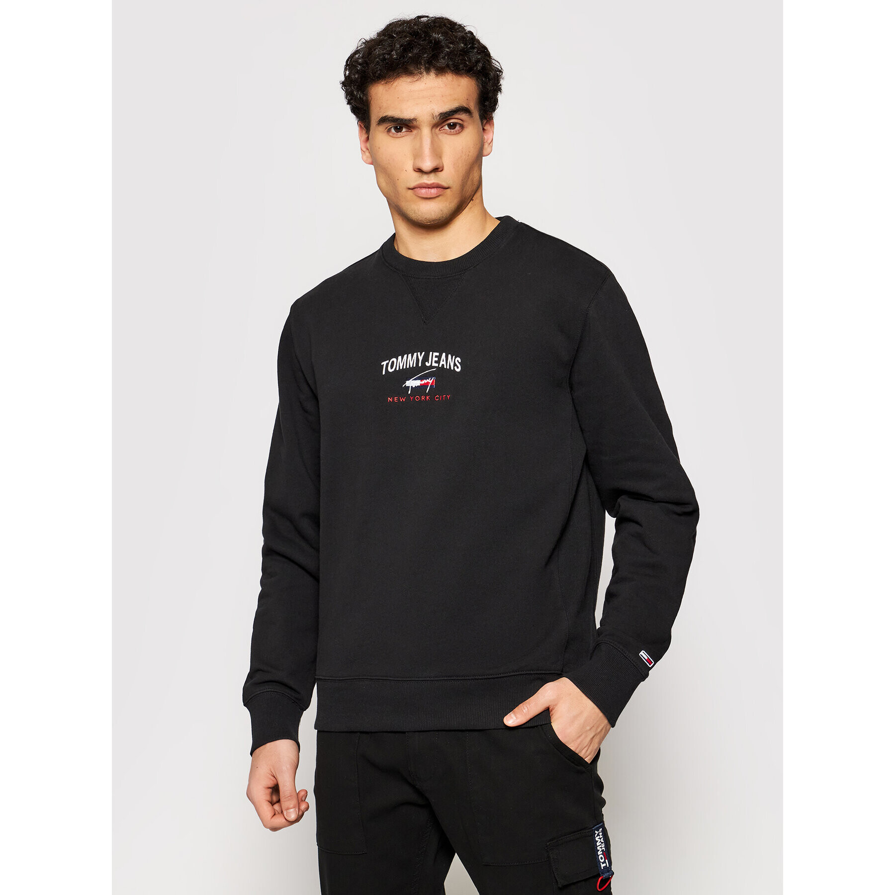 Tommy Jeans Pulóver Timeless Tommy DM0DM10193 Fekete Regular Fit - Pepit.hu