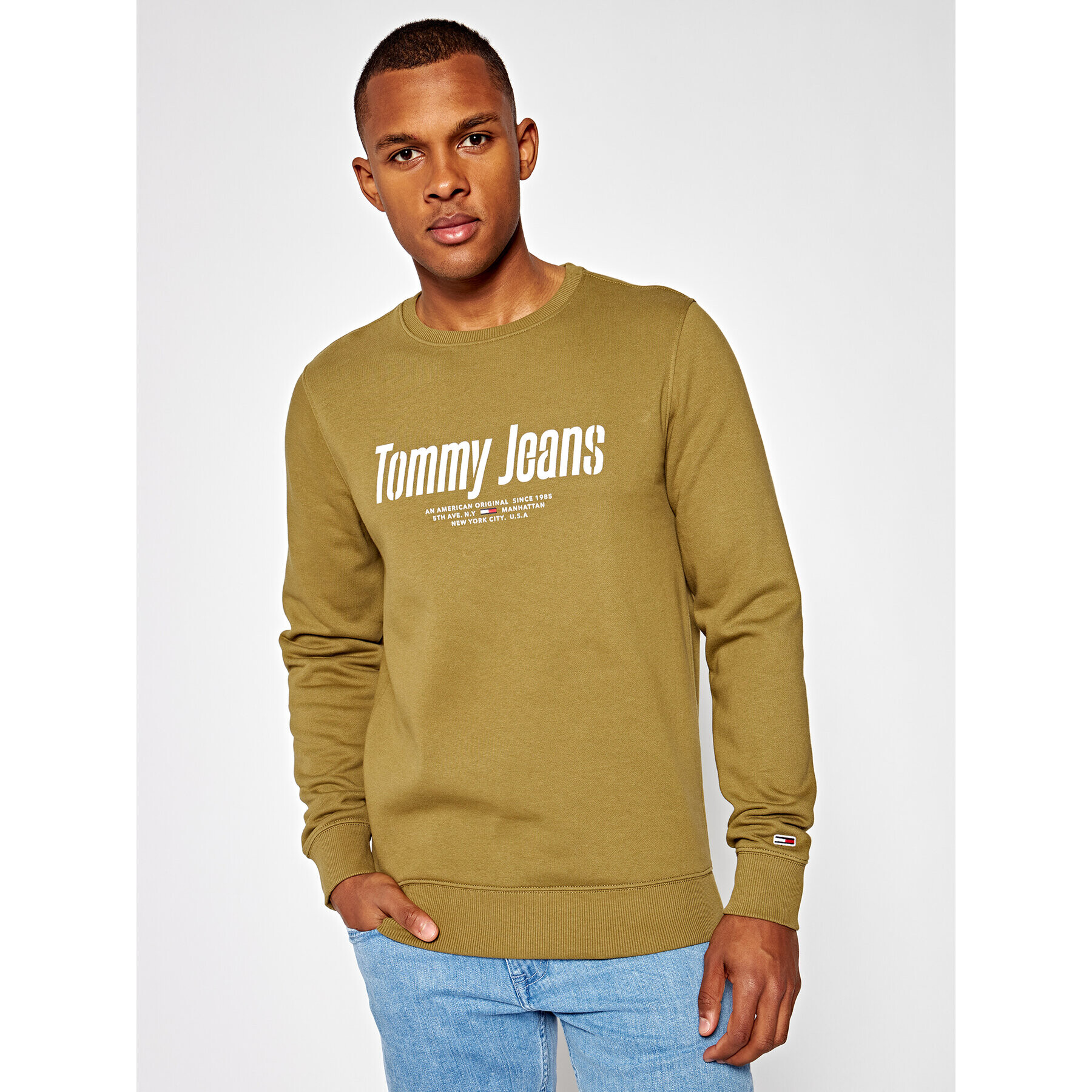 Tommy Jeans Pulóver Tjm Essentiale Graphic Crew DM0DM07927 Zöld Regular Fit - Pepit.hu