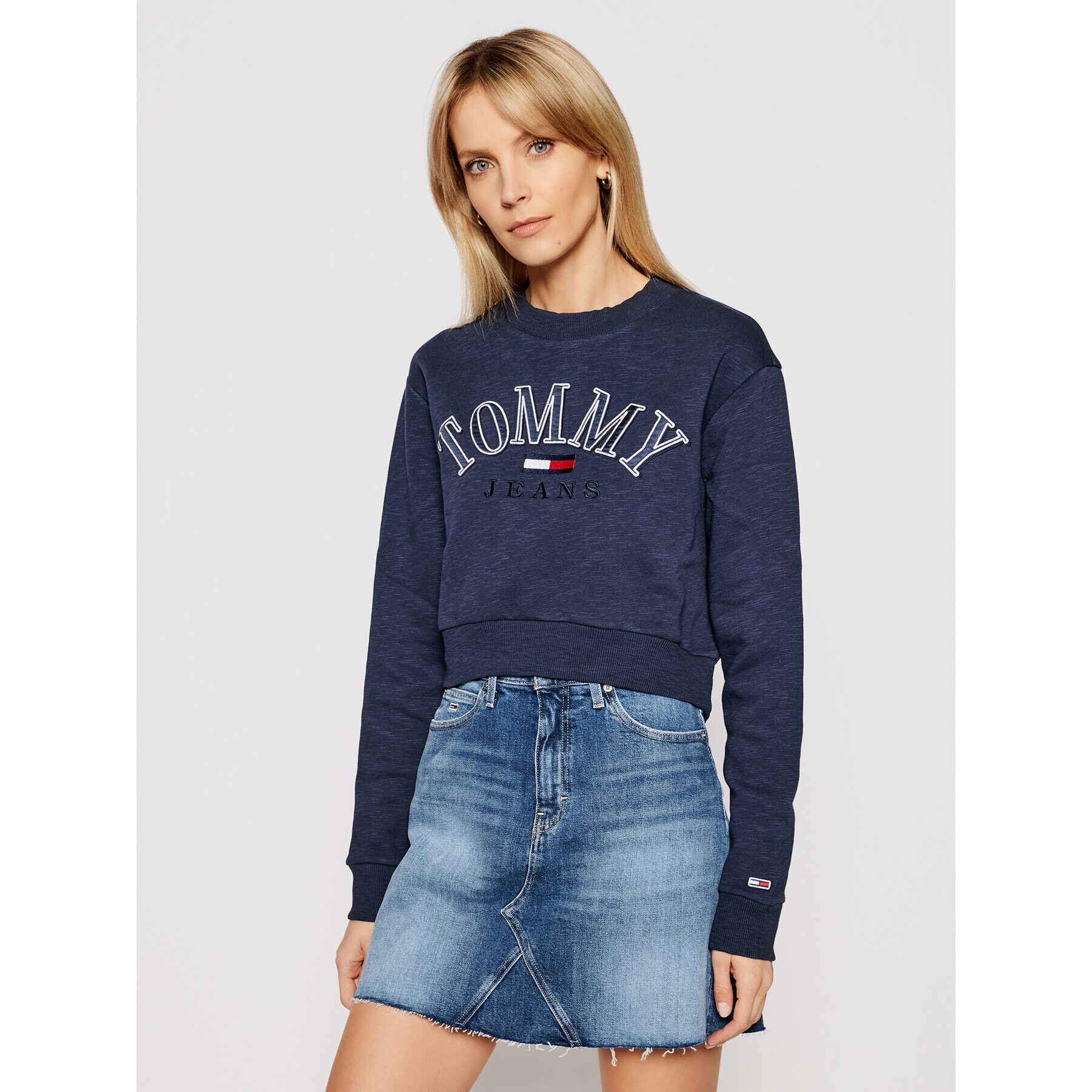 Tommy Jeans Pulóver Tjw Crop College Logo DW0DW09792 Sötétkék Regular Fit - Pepit.hu