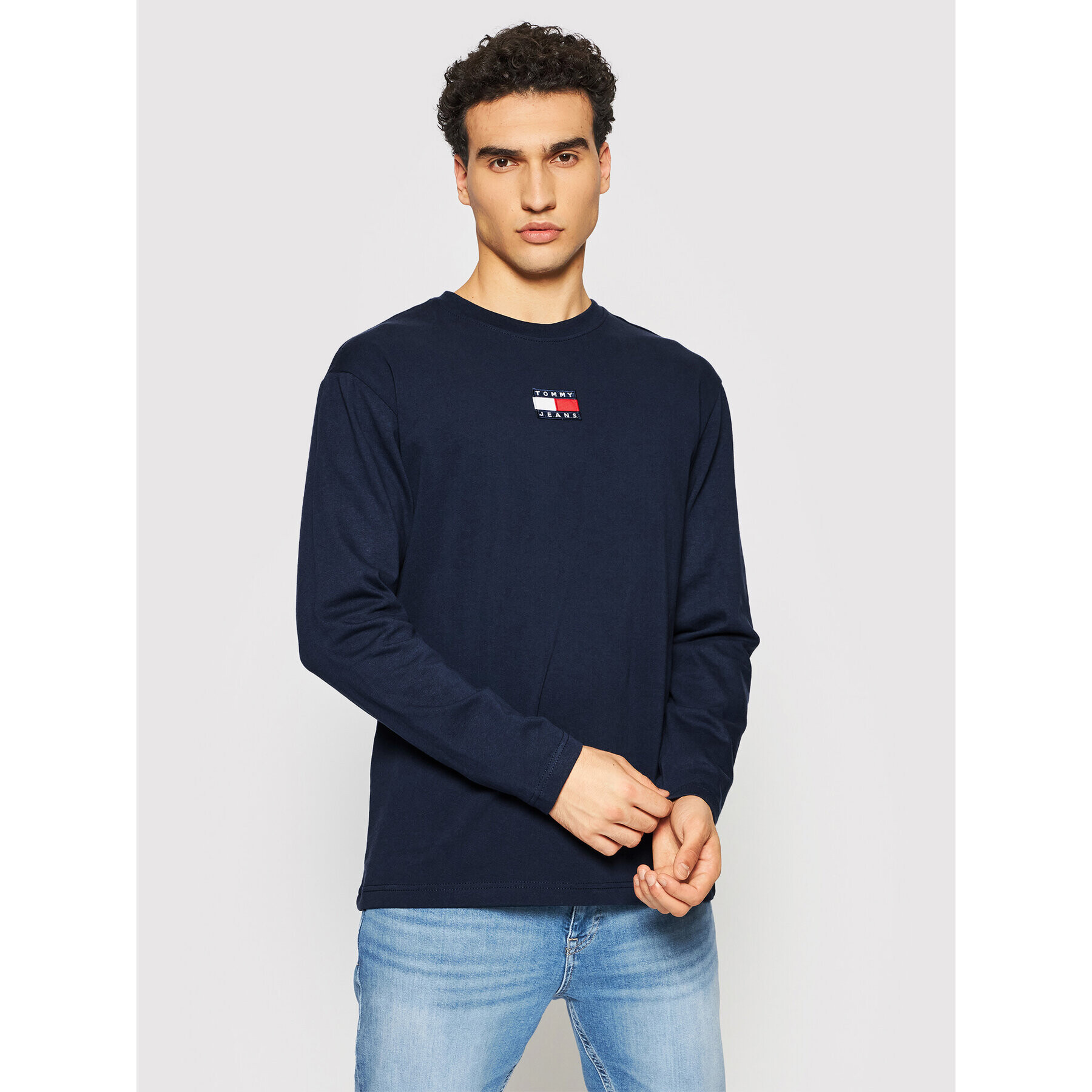 Tommy Jeans Pulóver Tommy Badge DM0DM10932 Sötétkék Loose Fit - Pepit.hu