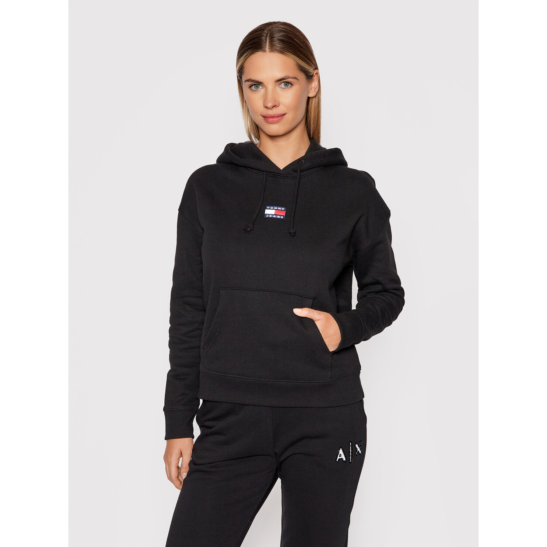 Tommy Jeans Pulóver Tommy Center DW0DW10403 Fekete Regular Fit - Pepit.hu