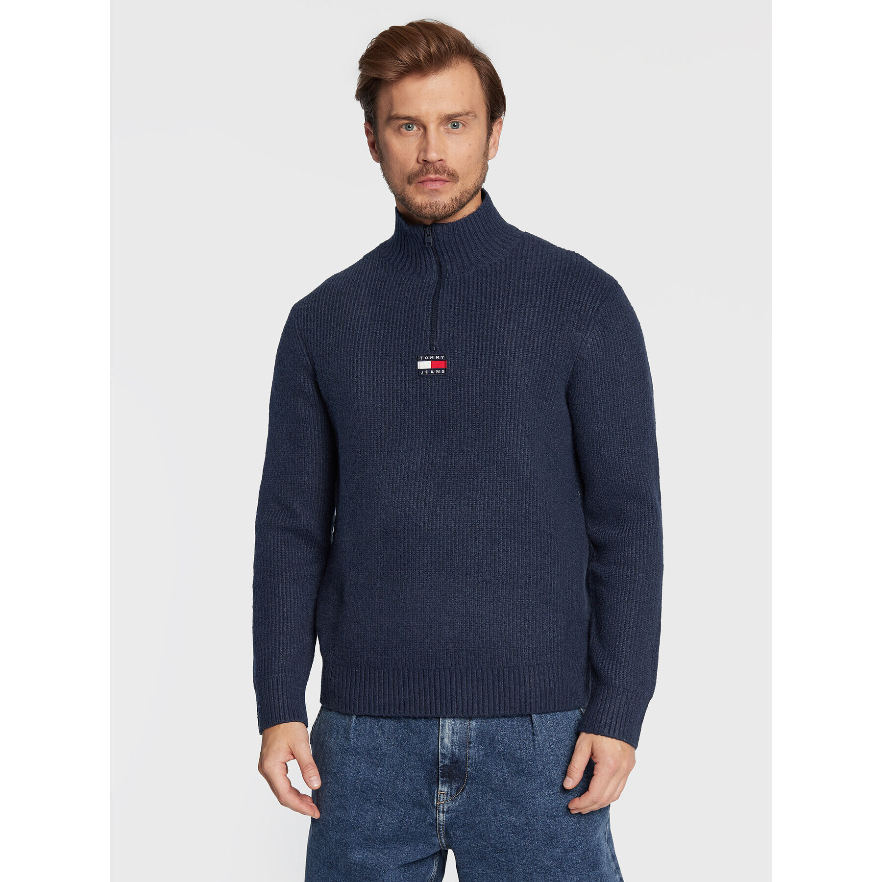 Tommy Jeans Sweater Badge Zip Mock DM0DM15383 Sötétkék Relaxed Fit - Pepit.hu