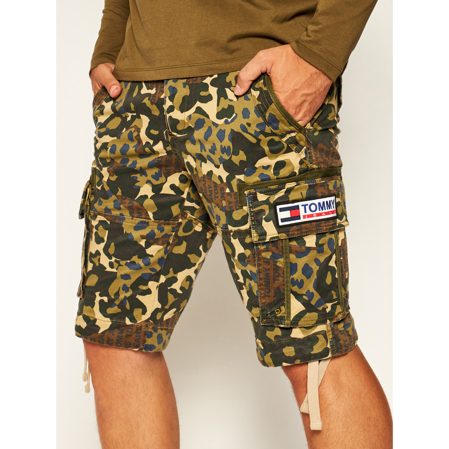 Tommy Jeans Szövet rövidnadrág Tjm Camo Print Cargo DM0DM07937 Zöld Regular Fit - Pepit.hu