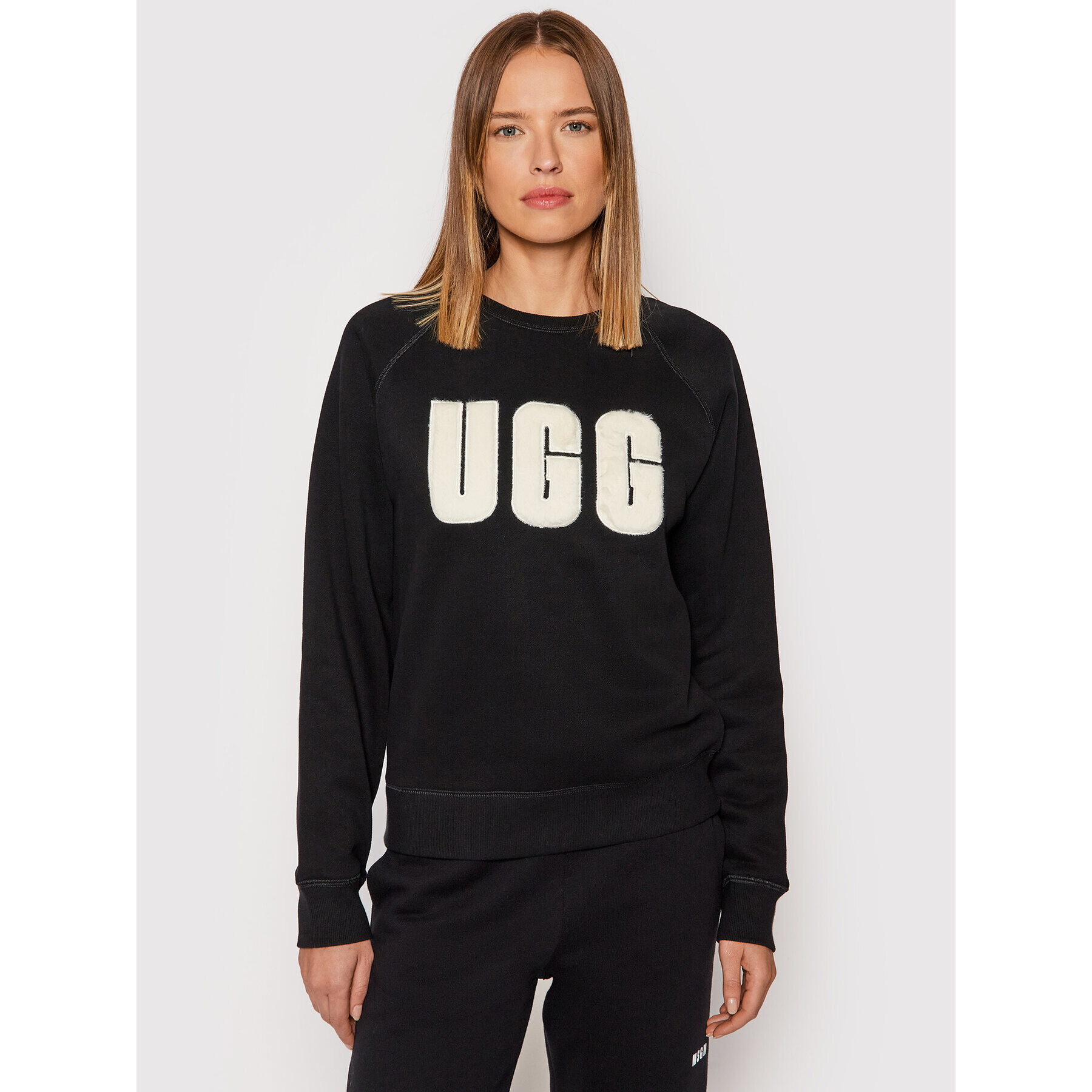 Ugg Pulóver Madeline Fuzzy Logo 1123718 Fekete Regular Fit - Pepit.hu