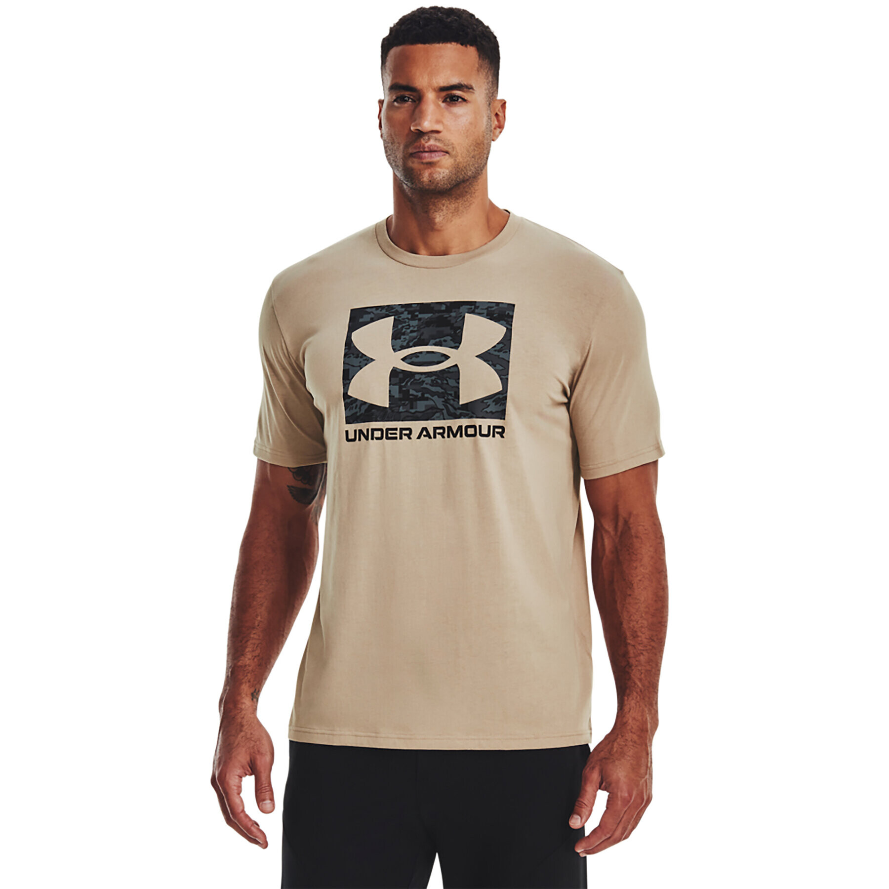 Under Armour Póló UA ABC CAMO BOXED LOGO SS 1361673 Bézs Regular Fit - Pepit.hu