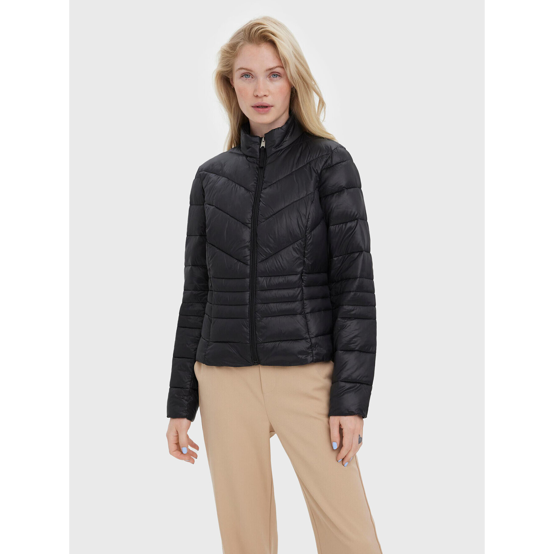 Vero Moda Pehelykabát Sorayasiv 10266965 Fekete Regular Fit - Pepit.hu