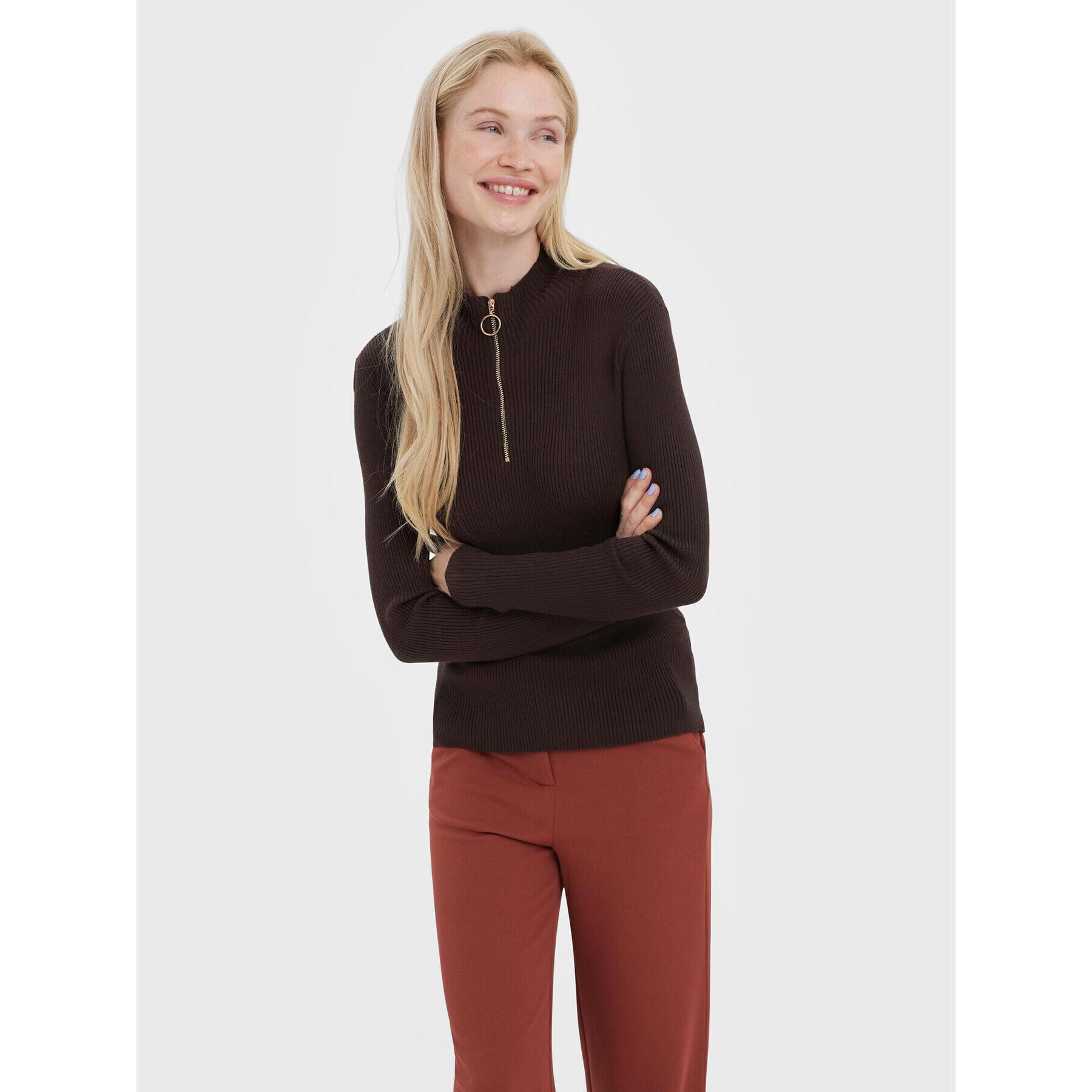 Vero Moda Sweater Evie 10269110 Barna Slim Fit - Pepit.hu