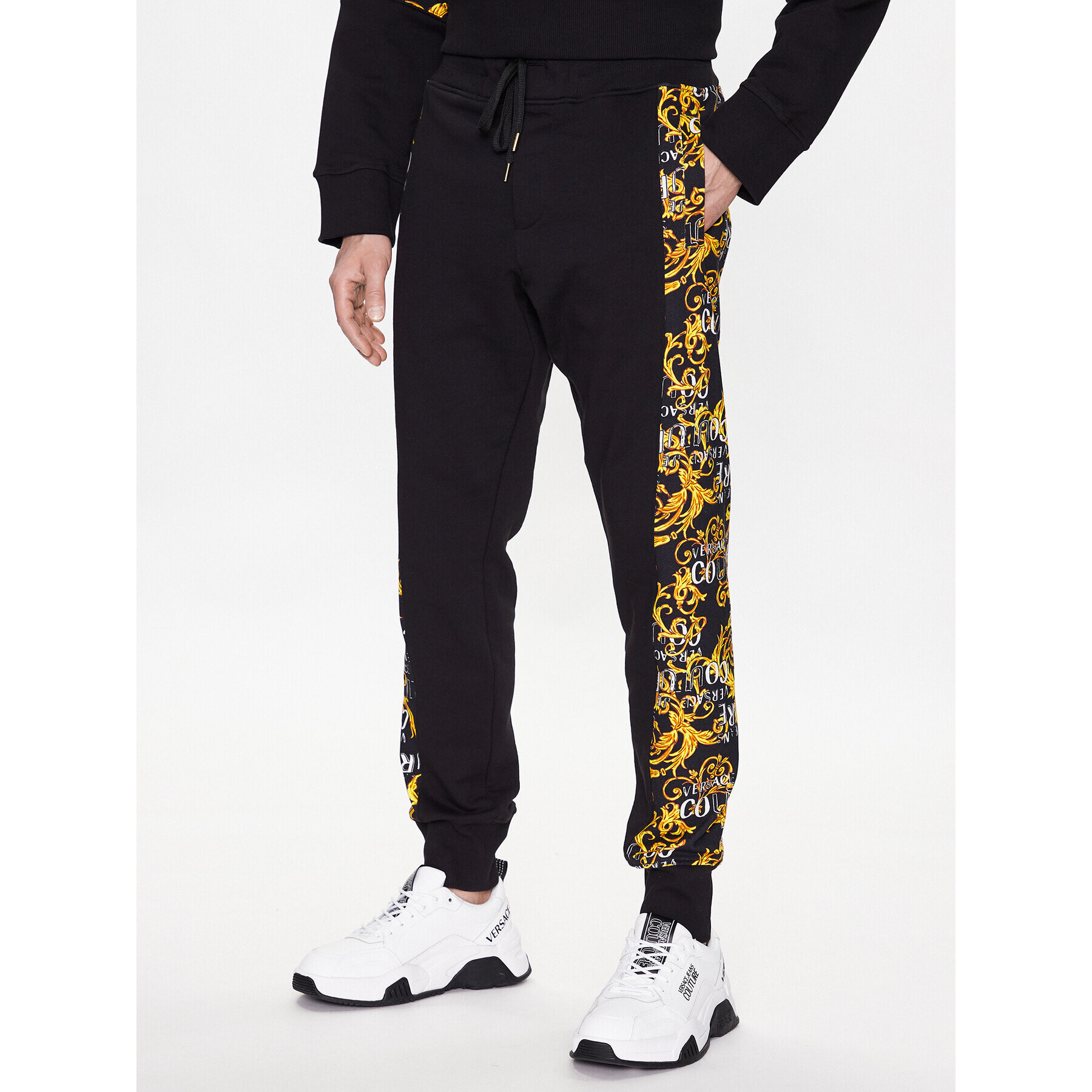 Versace Jeans Couture Melegítő alsó Contr Logo Baroque 74GAA3C0 Fekete Regular Fit - Pepit.hu