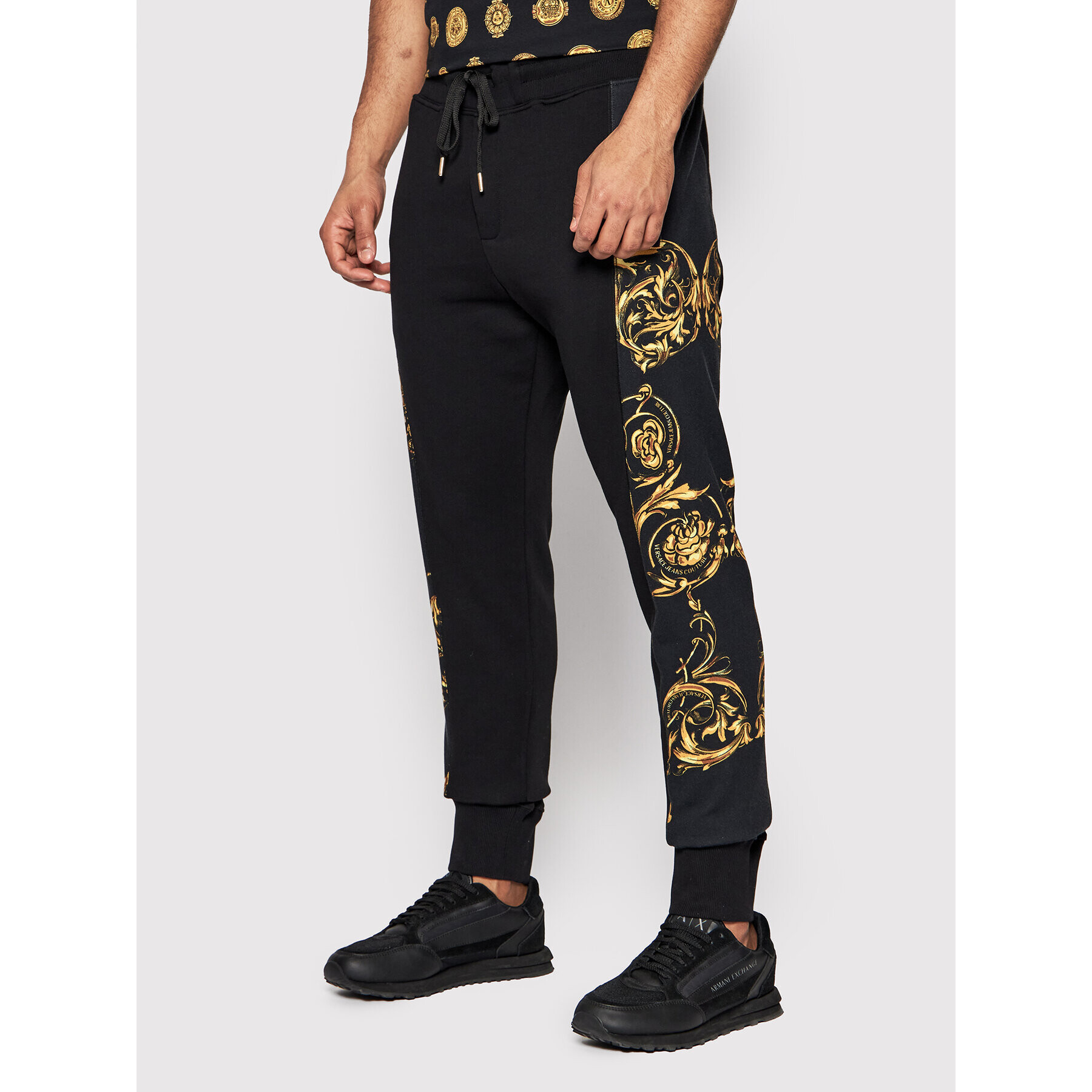 Versace Jeans Couture Melegítő alsó Contr Print Garland 72GAA3C9 Fekete Regular Fit - Pepit.hu