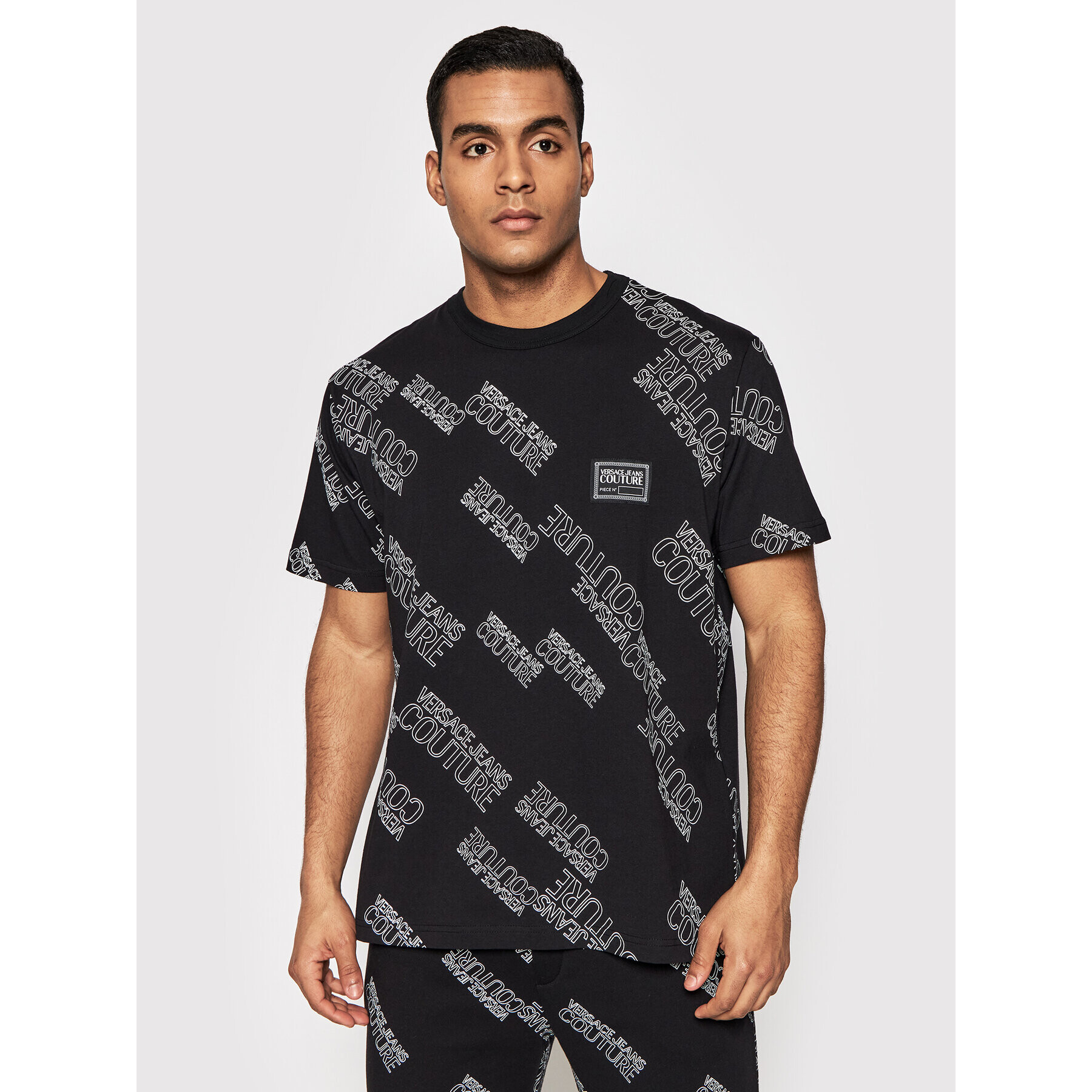 Versace Jeans Couture Póló Print Logo 72GAH6R3 Fekete Regular Fit - Pepit.hu