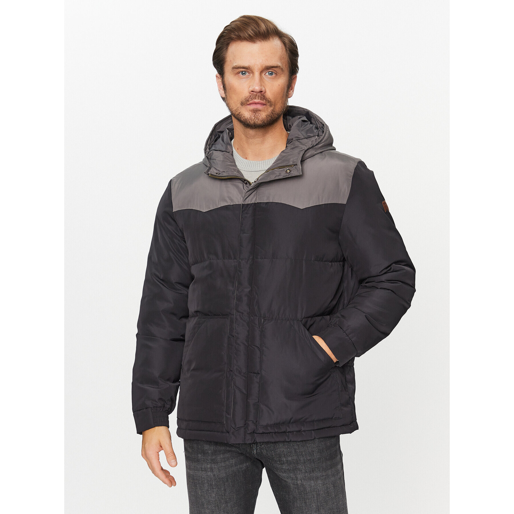 Wrangler Pehelykabát 112341040 Fekete Regular Fit - Pepit.hu